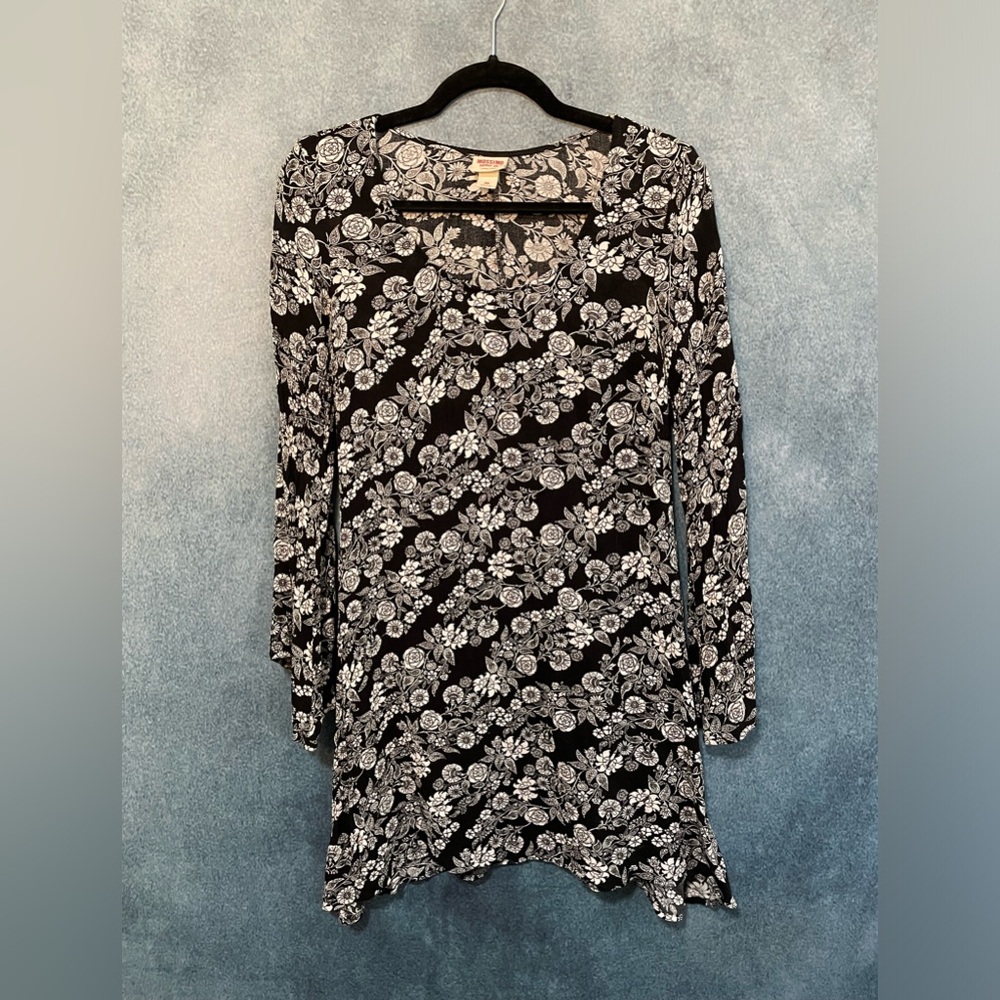 Floral Black and White Mini Dress with Long Sleeves